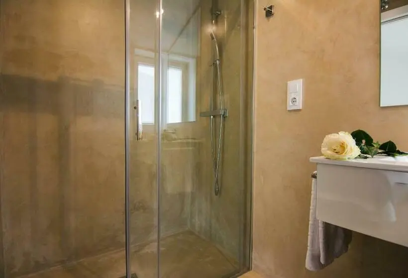 Quarto standard, Casa Adro