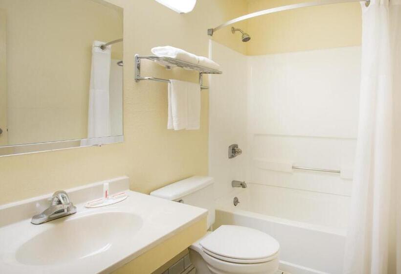 Люкс Deluxe Кровать Кинг, Super 8 By Wyndham Lexington Va