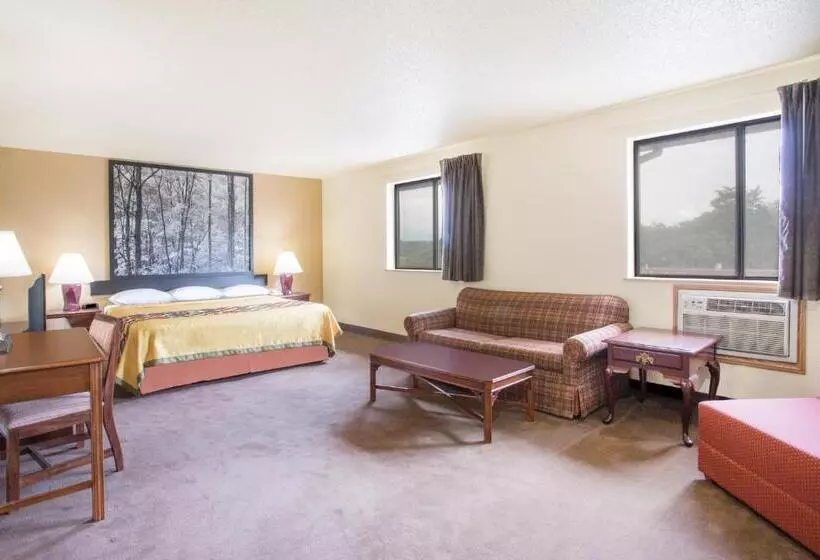 キングサイズベッドのデラックススイート, Super 8 By Wyndham Lexington Va