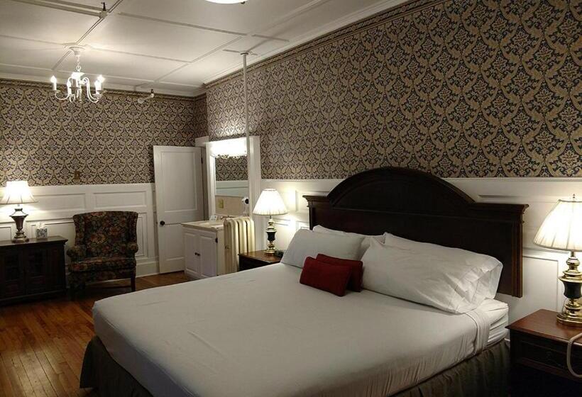 جناح عائلي, Thayers Inn