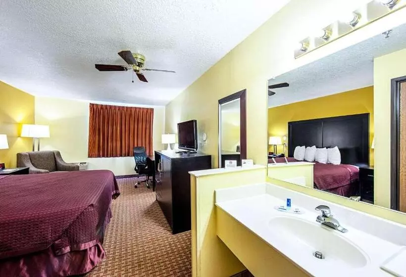 Standard-huone King-vuode, Rodeway Inn & Suites