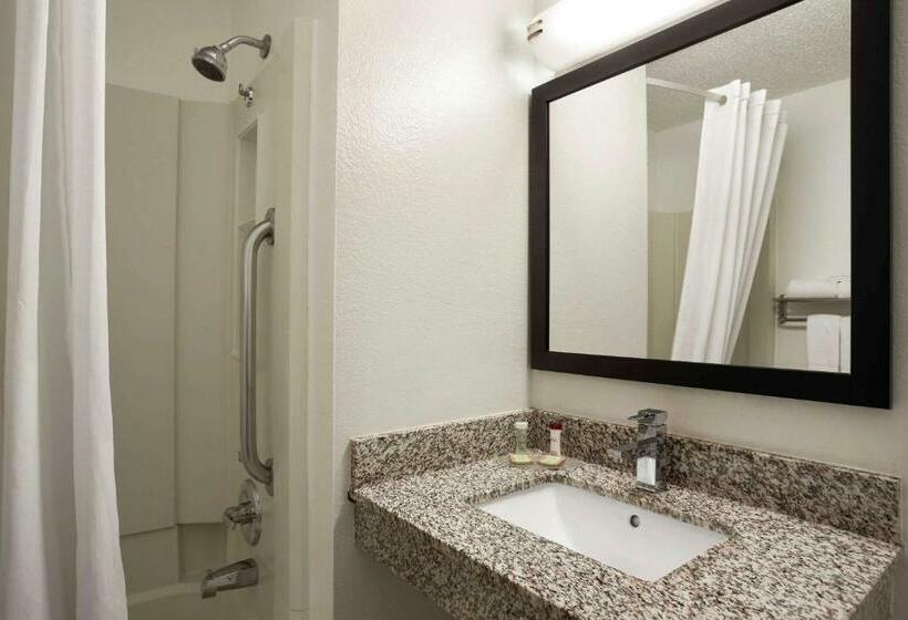 스탠다드 룸 킹사이즈 침대, Super 8 By Wyndham Cedar Rapids