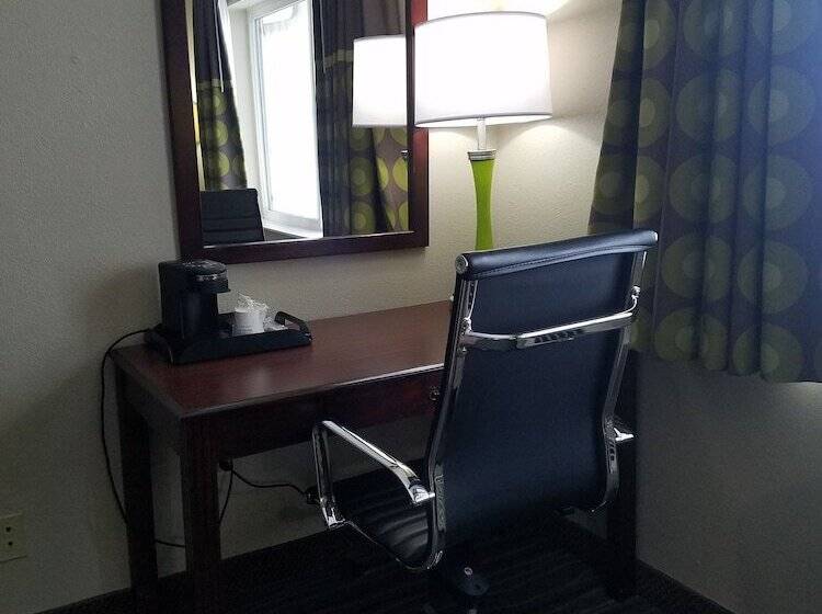 اتاق استاندارد با 2 تخت دوبل, Super 8 By Wyndham Chicago O'hare Airport