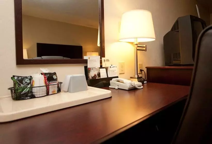 スイート, Super 8 By Wyndham Woodburn