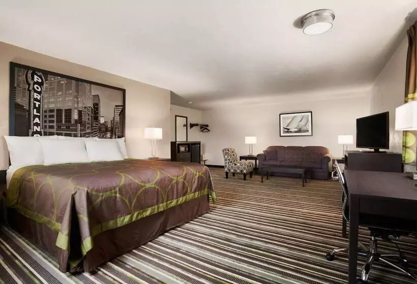 スイート, Super 8 By Wyndham Woodburn