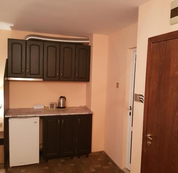 スタンダードスタジオ, Family Hotel Vaso