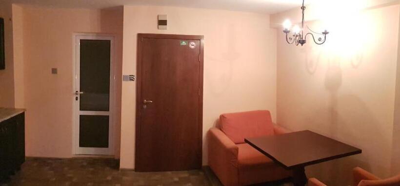 スタンダードスタジオ, Family Hotel Vaso