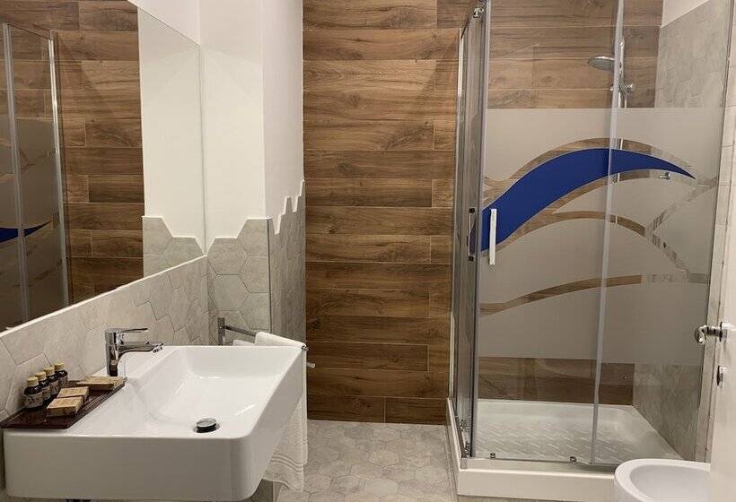 高级三人间, 7 Bell S House