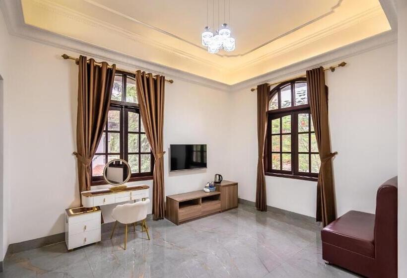 اتاق لوکس خانوادگی, Vạn Xuân Royal
