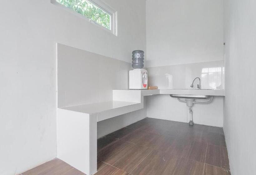 デラックスルーム, Reddoorz Resort Syariah Near D Castello Ciater Subang