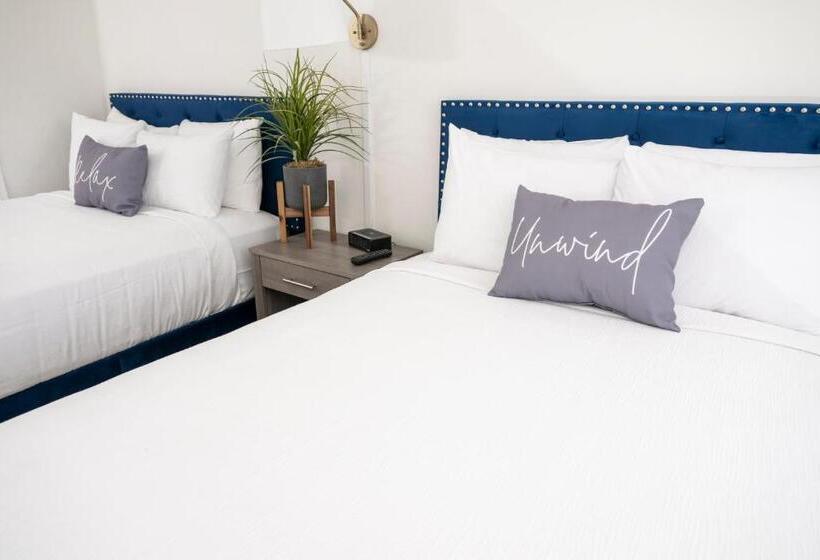 غرفة قياسية, Endless Dunes, A Modern Motel