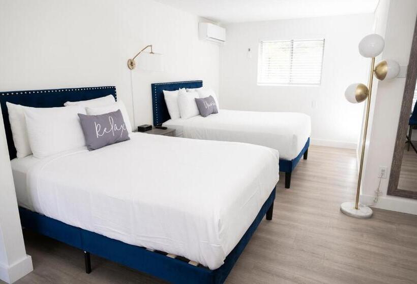 غرفة قياسية, Endless Dunes, A Modern Motel