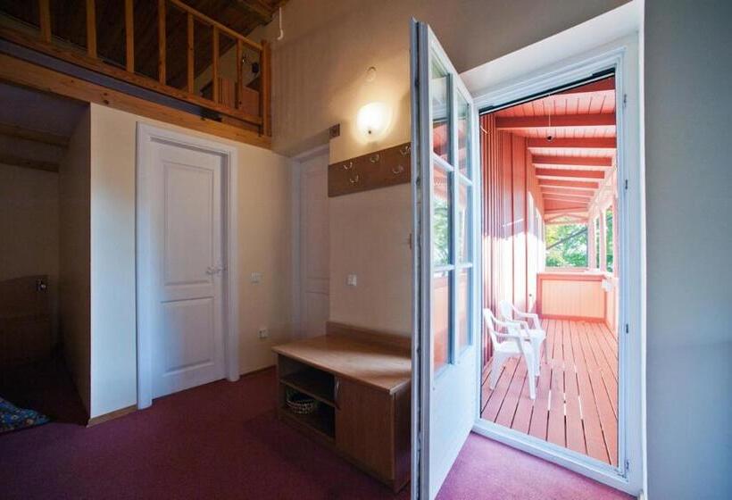 اتاق خانوادگی, Vila Flora