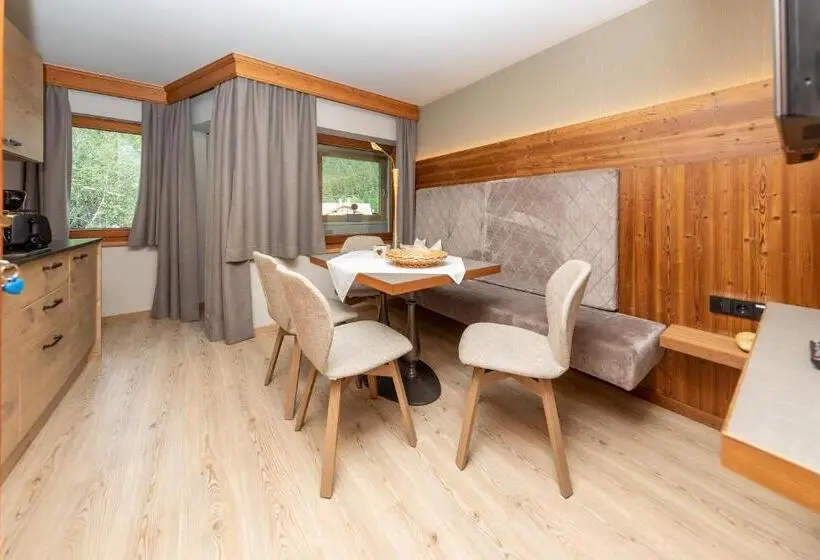 سوییت جونیور با بالکن, Apparthotel Thalerhof