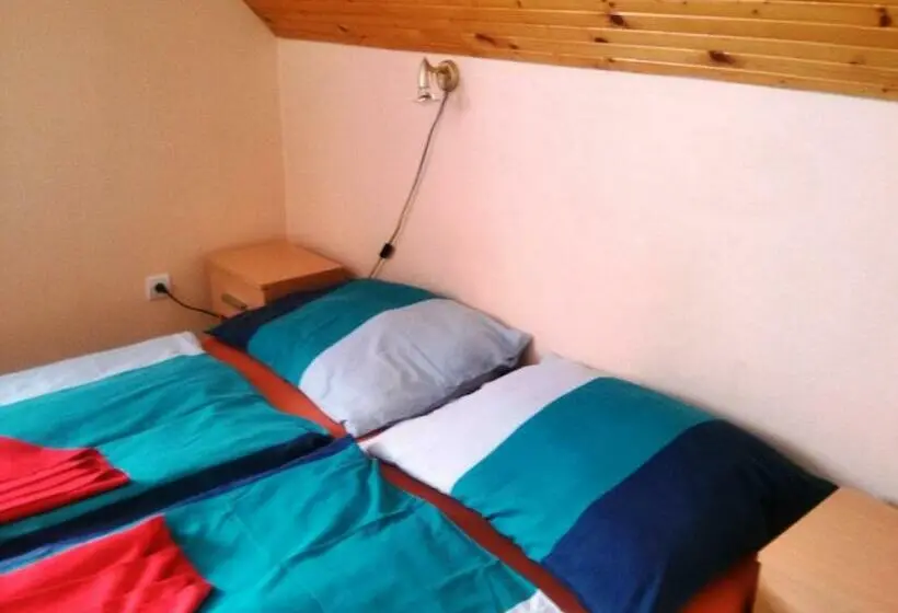 Standard Kolmen Hengen Huone, Chata Berešík