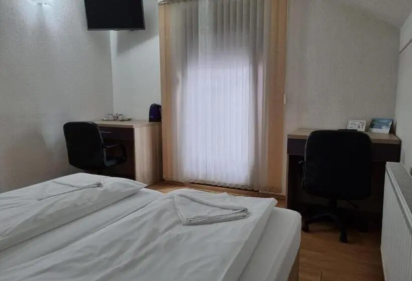 اتاق استاندارد با چشم‌انداز رودخانه, City Bridge Guest House