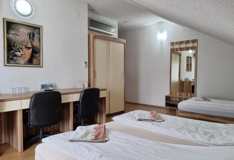 اتاق استاندارد سه نفره, City Bridge Guest House