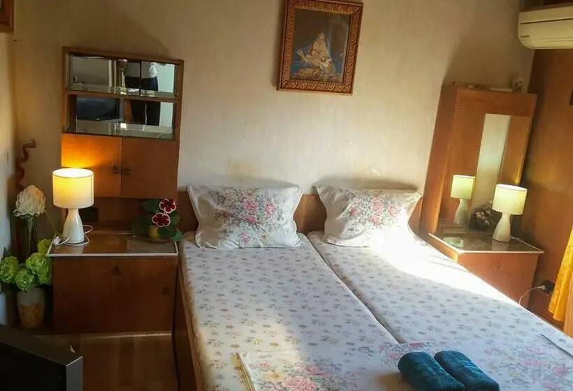 اتاق استاندارد, Diana Guesthouse