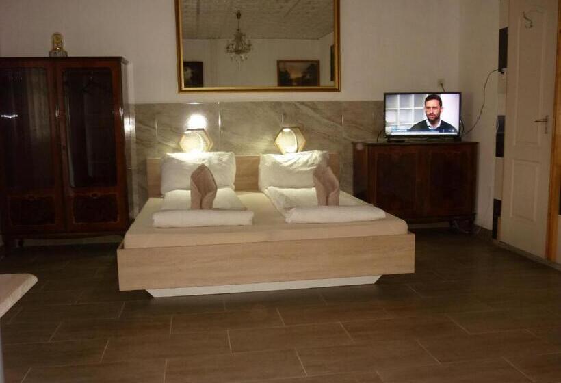 Номер Стандарт, R1 Rolléder Apartman Ház
