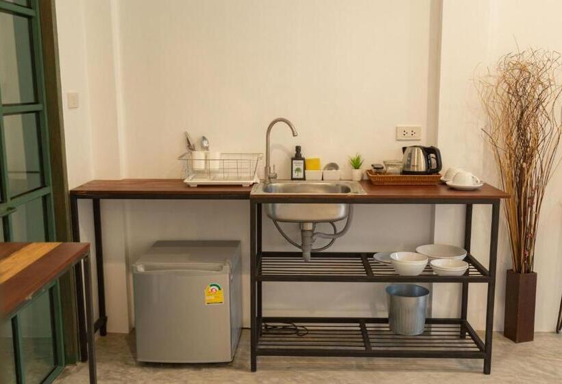 Standard-studio Parveke, Big Tree Boutique