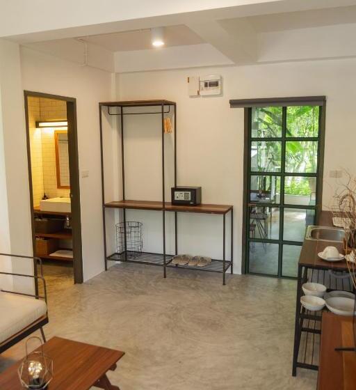 Standard-studio Parveke, Big Tree Boutique