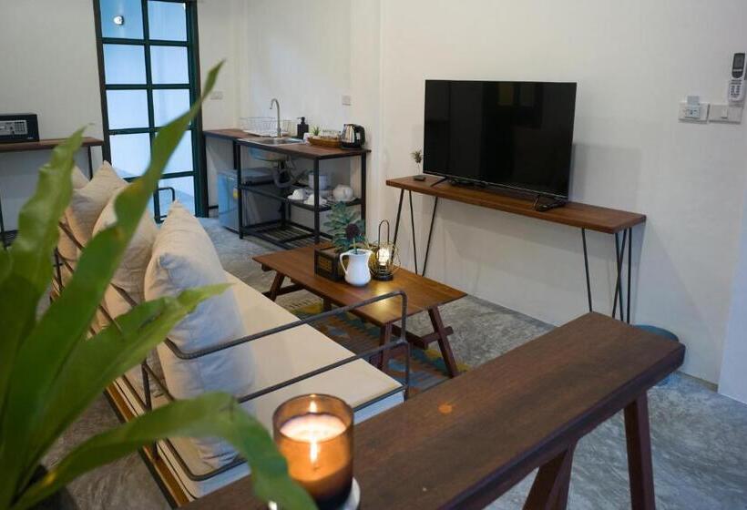 Standard-studio Parveke, Big Tree Boutique