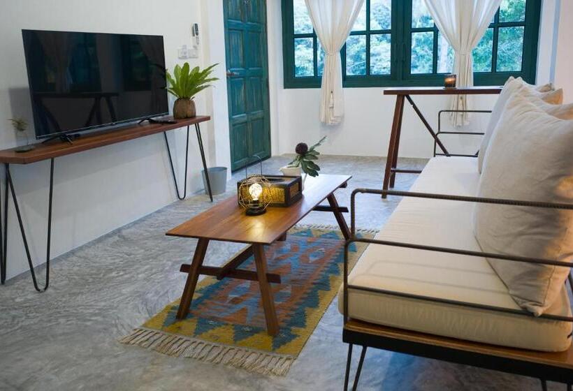 Standard-studio Parveke, Big Tree Boutique