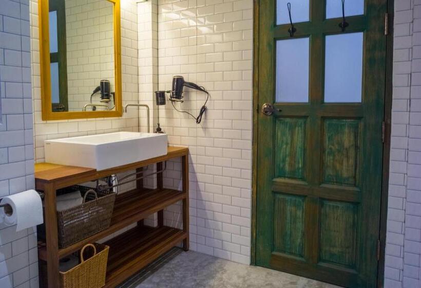 Standard-studio Parveke, Big Tree Boutique