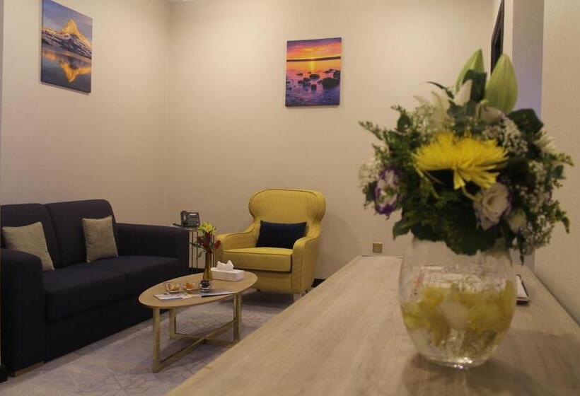 سوییت جونیور, Saraya Palace