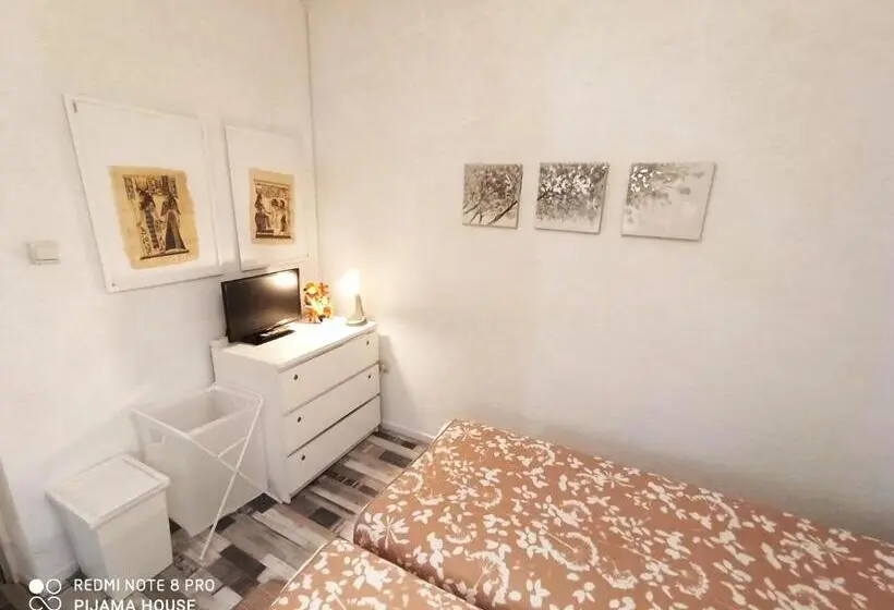 اتاق استاندارد, Pijama House