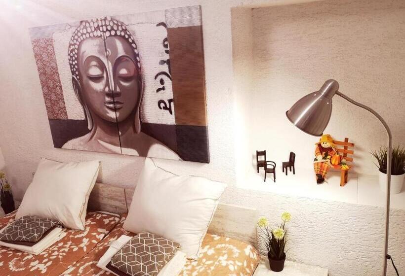 اتاق استاندارد, Pijama House