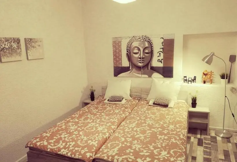 اتاق استاندارد, Pijama House