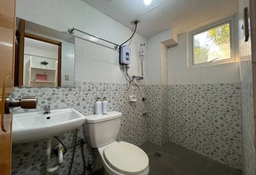 اتاق استاندارد سه نفره, Happy Grey Hotel Vigan