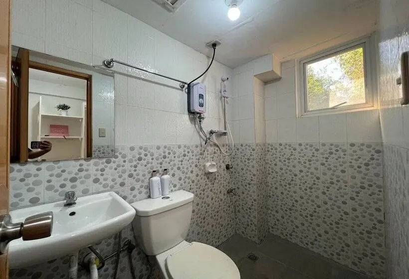 اتاق استاندارد سه نفره, Happy Grey Hotel Vigan