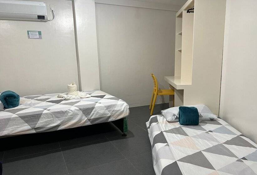 اتاق خانوادگی, Happy Grey Hotel Vigan