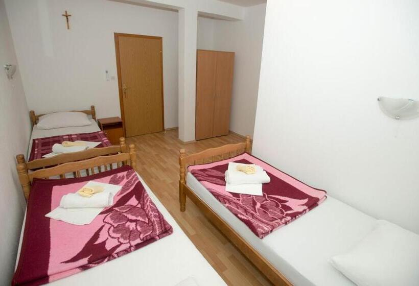 اتاق راحتی سه تخته, Rooms Ivana