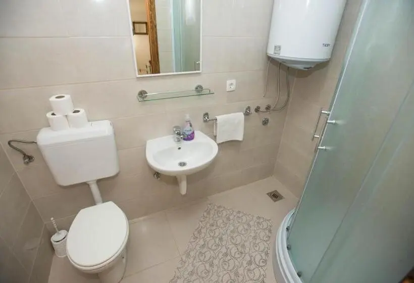 اتاق استاندارد سه تخته با بالکن, Rooms Ivana