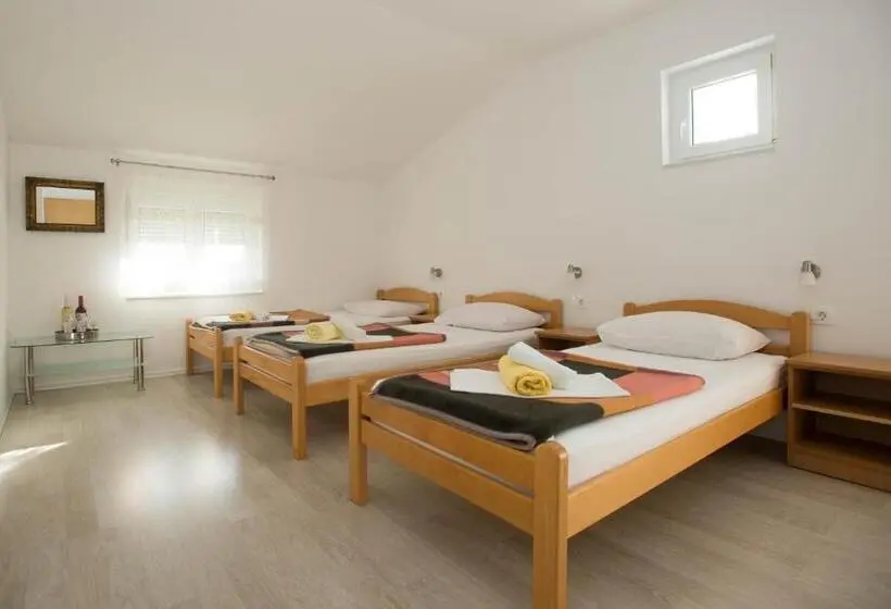اتاق استاندارد سه تخته با بالکن, Rooms Ivana