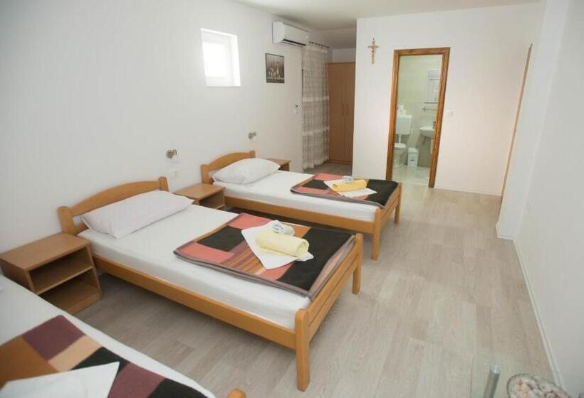 اتاق استاندارد سه تخته با بالکن, Rooms Ivana