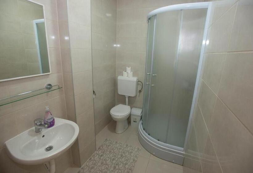 اتاق خانوادگی, Rooms Ivana