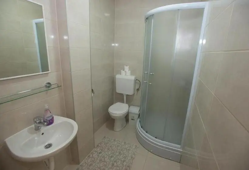 اتاق خانوادگی, Rooms Ivana