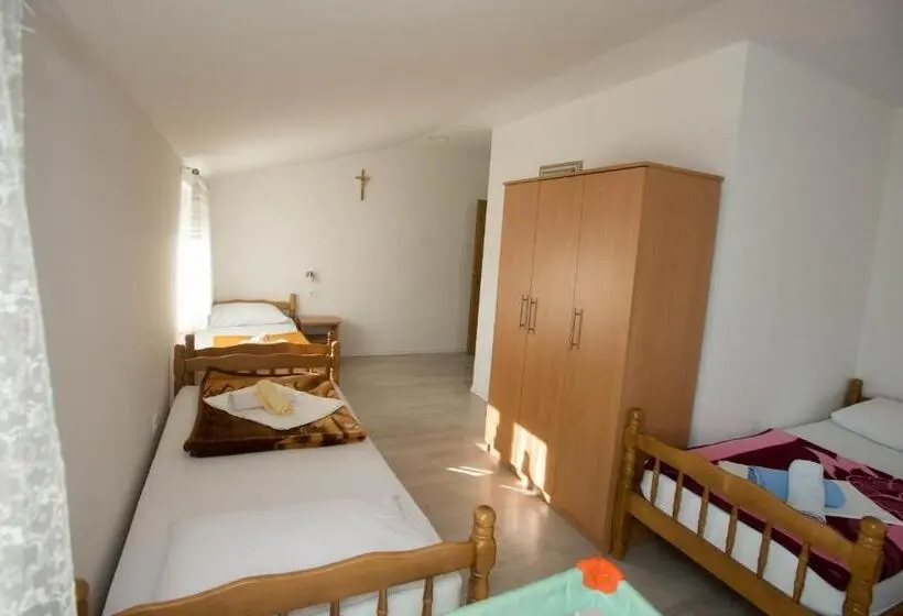 اتاق خانوادگی, Rooms Ivana