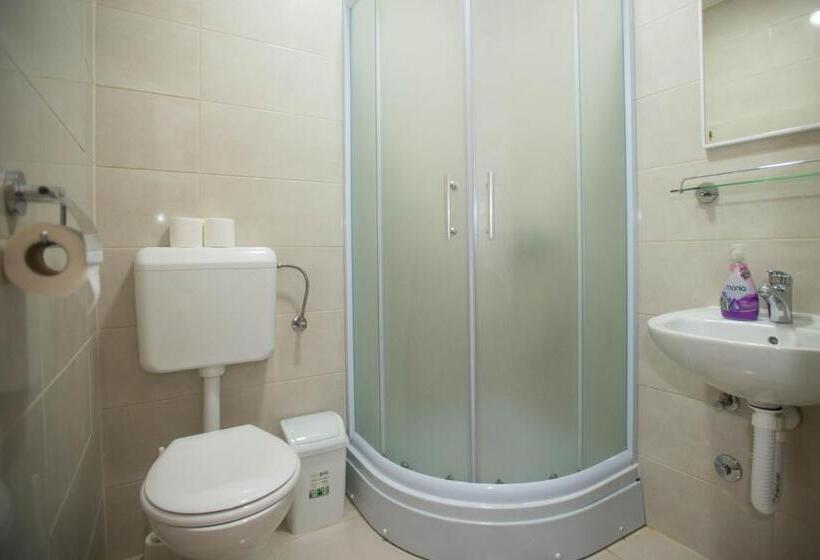 اتاق لوکس با بالکن, Rooms Ivana