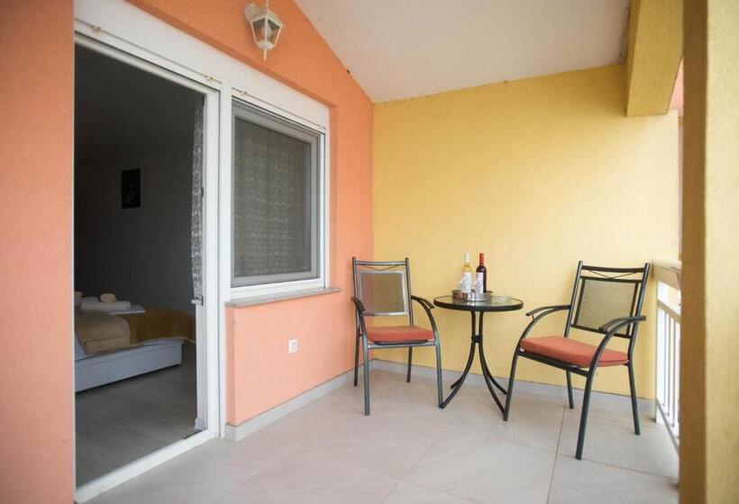 اتاق لوکس با بالکن, Rooms Ivana