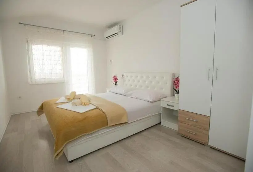 اتاق لوکس با بالکن, Rooms Ivana