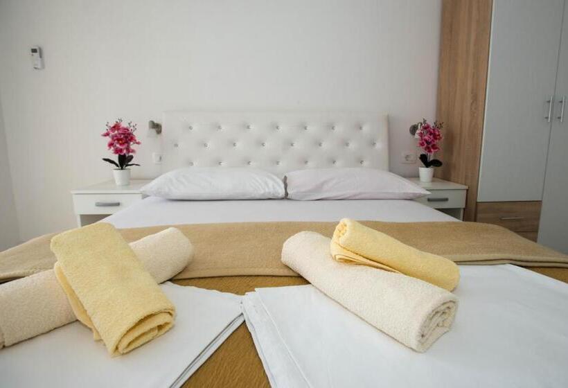 اتاق لوکس با بالکن, Rooms Ivana