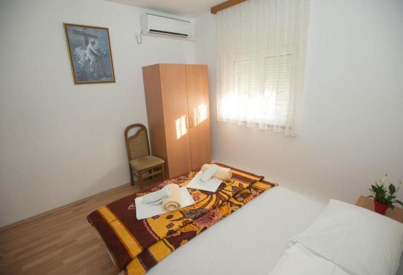 اتاق اکونومی, Rooms Ivana