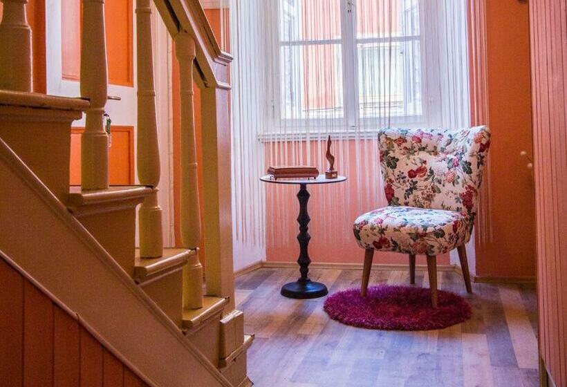 اتاق استاندارد سه نفره, Phiros B&b