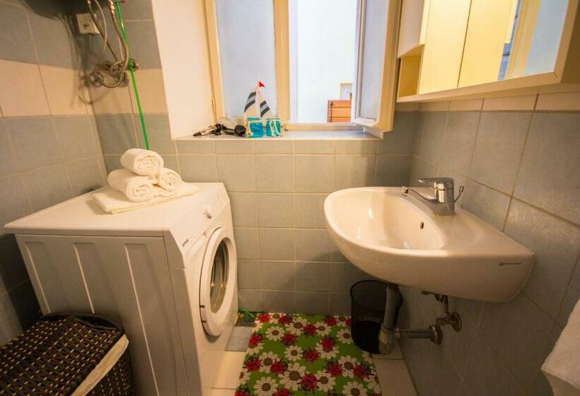 اتاق استاندارد سه نفره, Phiros B&b