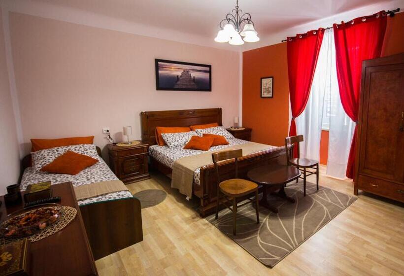 اتاق استاندارد سه نفره, Phiros B&b